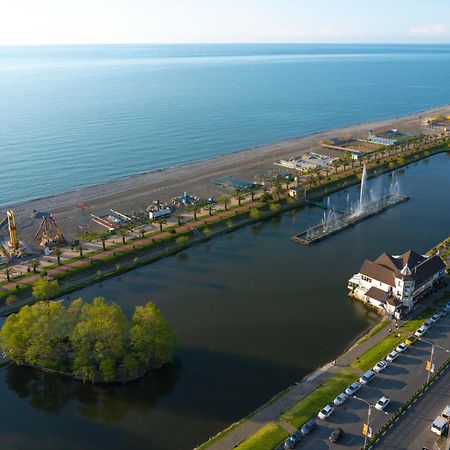 Seaside Resort In New Orbi Twins 바투미 외부 사진