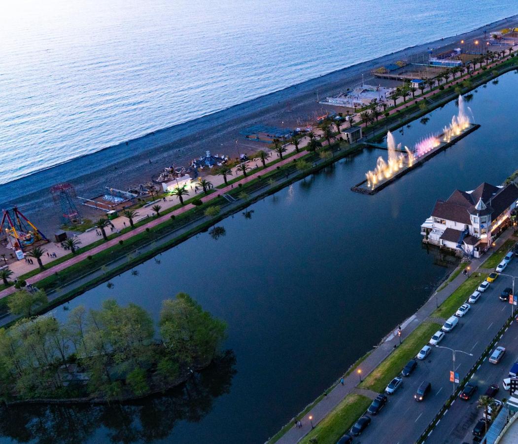 Seaside Resort In New Orbi Twins 바투미 외부 사진