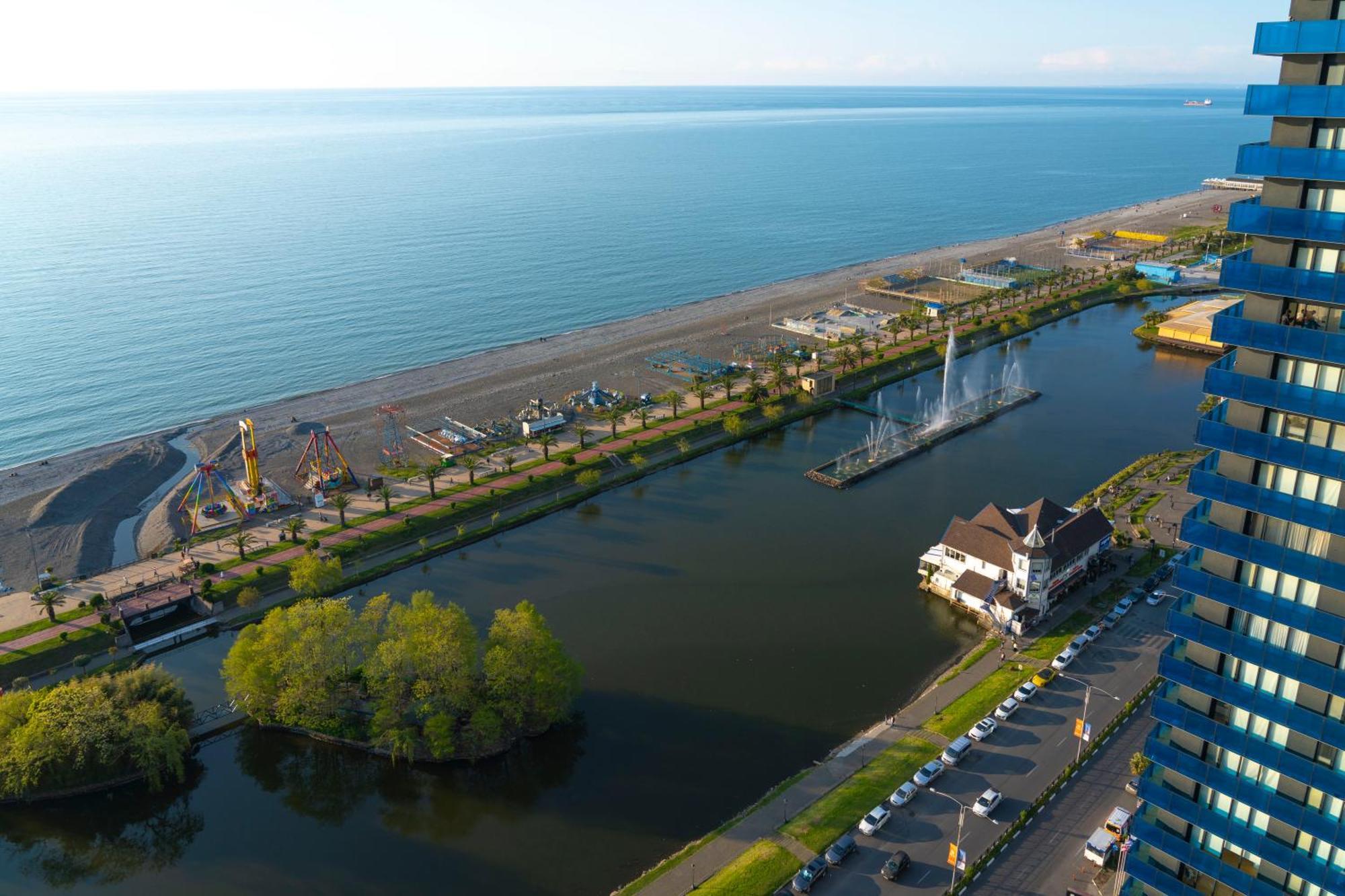Seaside Resort In New Orbi Twins 바투미 외부 사진